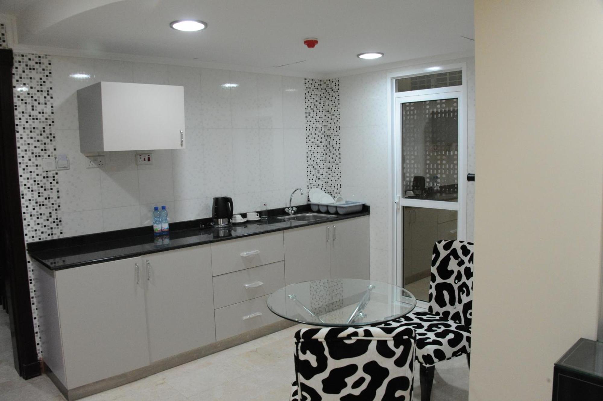 Pioneer Hotel Apartments Muscat Exterior photo