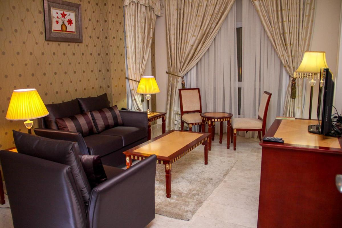 Pioneer Hotel Apartments Muscat Exterior photo